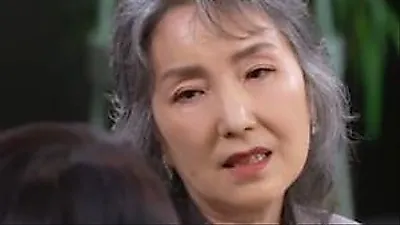 Lee Hwi-hyang từ bỏ diễn xuất để kết hôn với chồng hơn 19 tuổi từng là xã hội đen