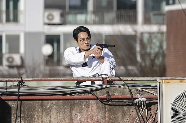 Nam diễn viên Choi Dae-hoon: Từ 'ông chú Hak-ssi' trong 'You Have Done It Well' đến ngôi sao hành động mới