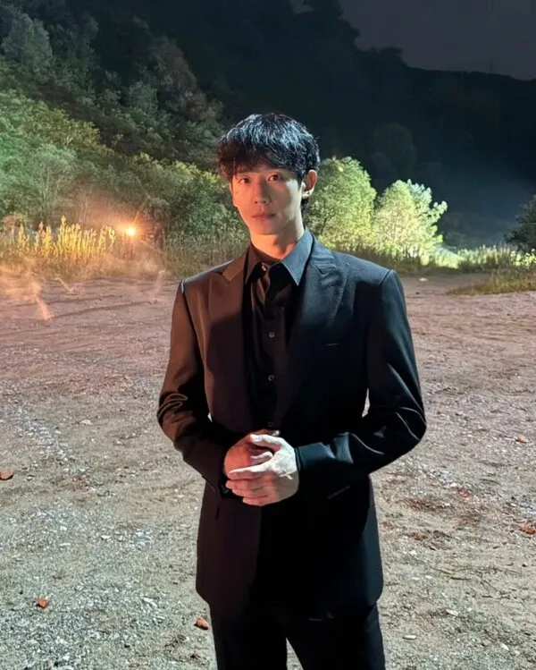 Jung Hae-in Left to Face 'Shitty Promotion' Alone Amidst Hayoung's Pro-Japanese Controversy