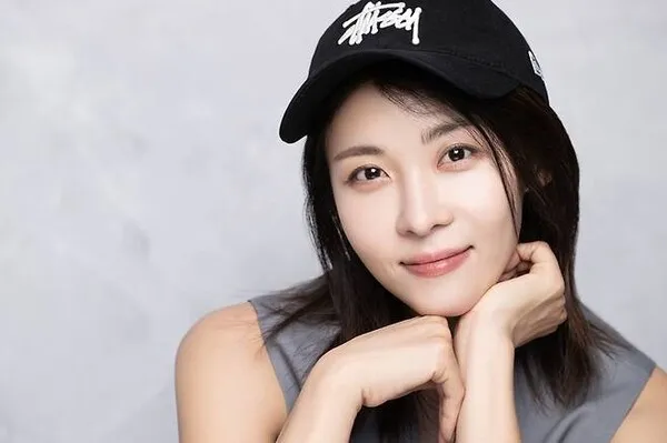 Ha Ji-won Makes History as First Korean Actress to Throw First Pitch at MLB Game, Representing K-Culture