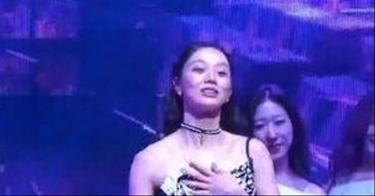 Girl's Day Lee Hye Ri Handles Wardrobe Malfunction with Professionalism During Fan Meeting