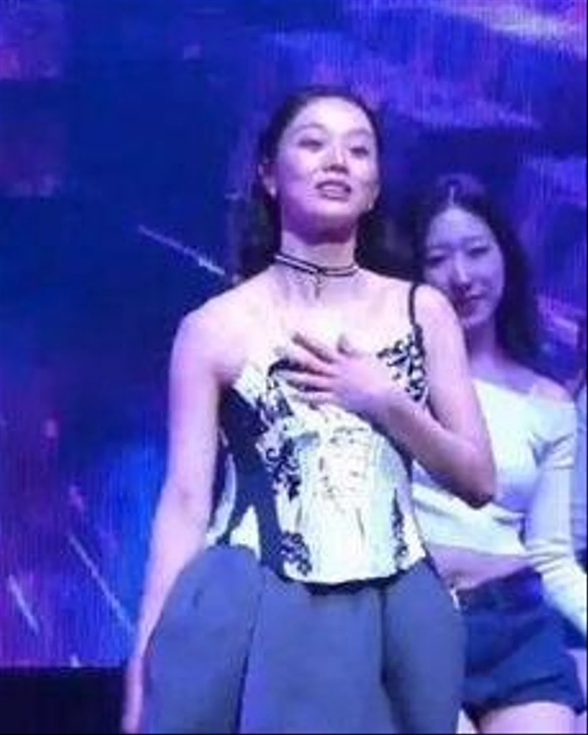 Girl's Day出身ヘリ、ダンス中に肩ひもが切れるアクシデントにも冷静に