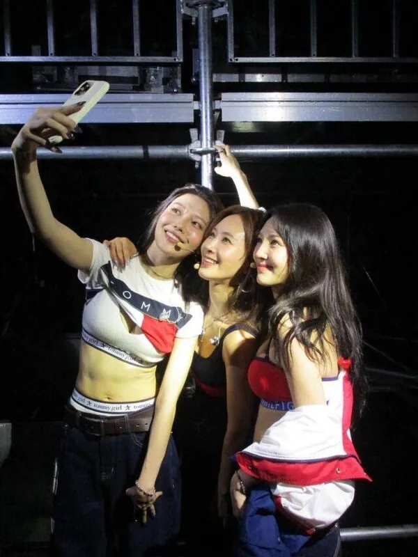 Hyoyeon, Yuri và Sooyoung của Girls' Generation trở thành nhóm nhạc nữ thế hệ thứ 6 với 'Hyorisoo'