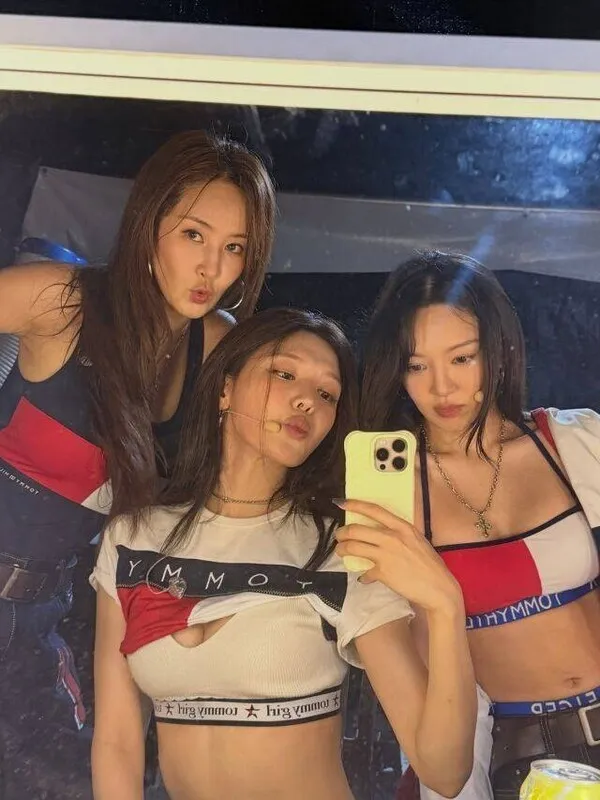 Hyoyeon, Yuri và Sooyoung của Girls' Generation trở thành nhóm nhạc nữ thế hệ thứ 6 với 'Hyorisoo'