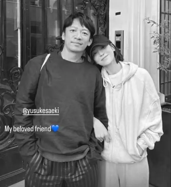 Song Hye-kyo lại thân thiết bên bạn thân nam - Lần này là một người Nhật