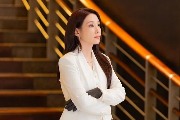 Park Eun-bin vào vai tiểu thư thừa kế có khả năng nhìn thấy ma quỷ trong 'A dizzying romance'