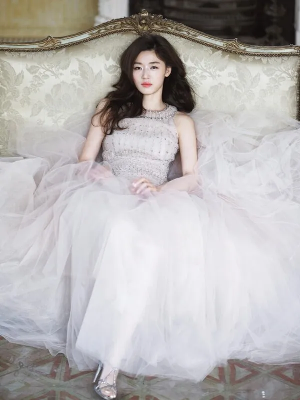 Jun Ji-hyun, vẻ đẹp không đổi dù xem lại bộ ảnh cưới từ 14 năm trước