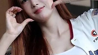 Kwon Eunbi takes matters into her own hands with massive self-promotion banner