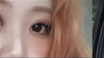 Lee Young Ji gây ấn tượng với mái tóc cam rực rỡ và phong cách táo bạo