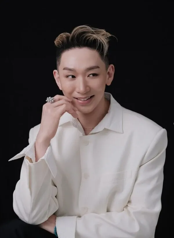Kim Ho-young Reveals New Profile: 'Let's Try It' — A Response to Ok Ju-hyun?