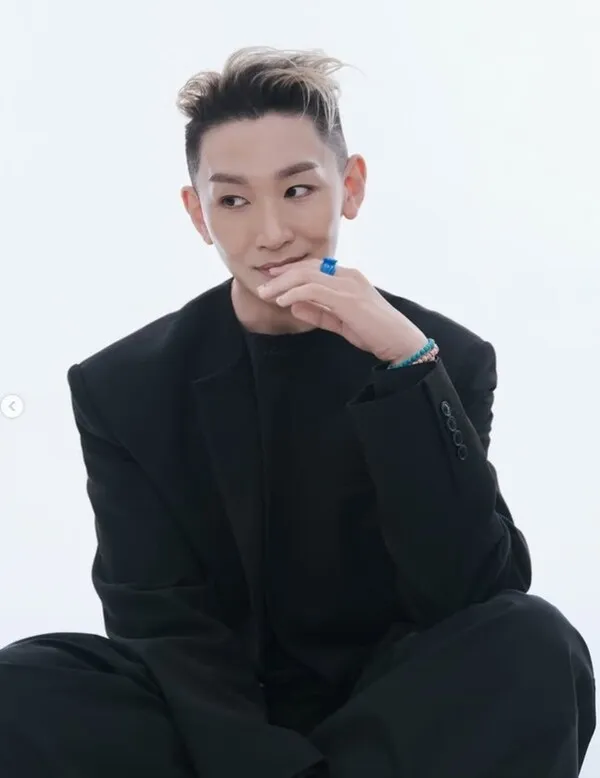 Kim Ho-young Reveals New Profile: 'Let's Try It' — A Response to Ok Ju-hyun?