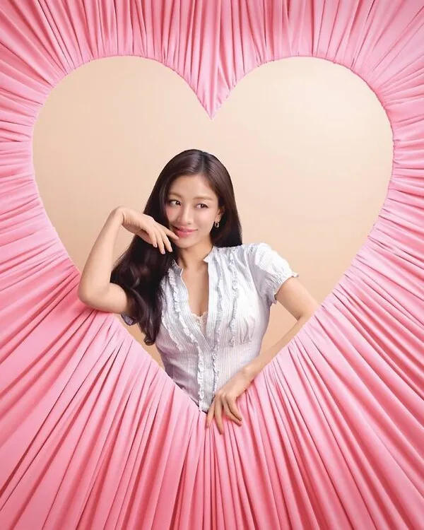 TWICEジヒョ、ピンク色のときめきからブラックシークまで魅力を披露