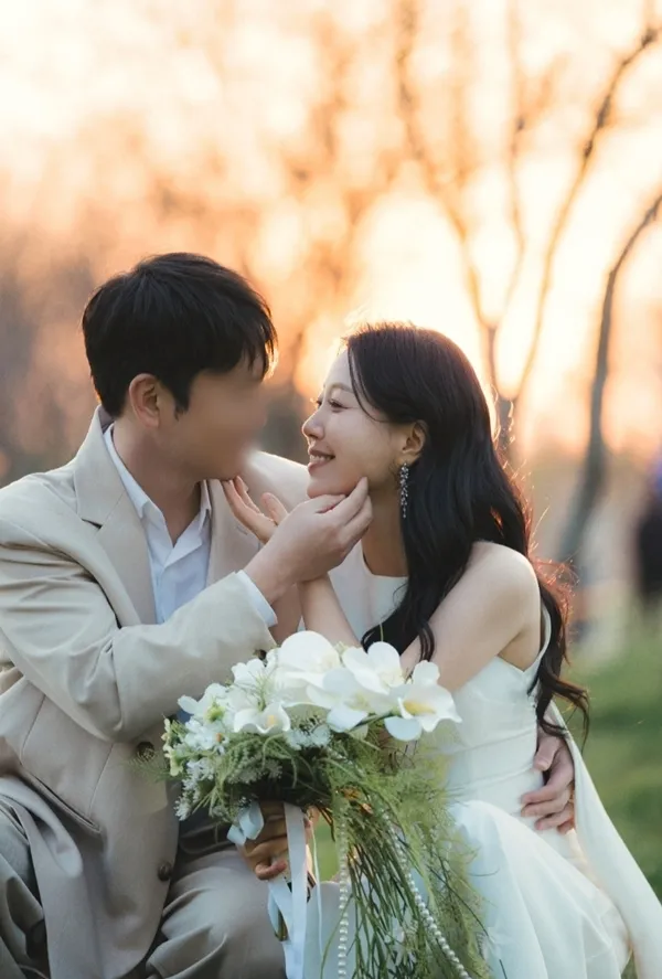 Comedian Park Eun-young to Marry Non-Celebrity on the 5th; Wedding Song by Yumi and Song Pil-geun Shared on SNS
