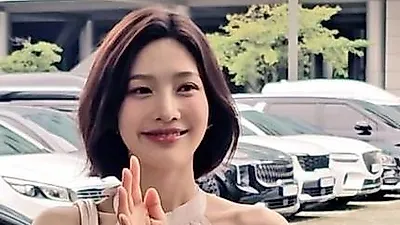 Red Velvet's Joy stuns with slim silhouette ahead of comeback