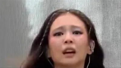Jennie of Blackpink breaks into tears after stage mishaps