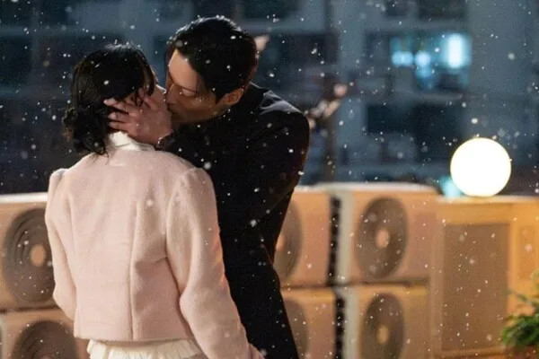 Lim Ji-yeon and Heo Nam-jun make their Phu Quoc reward vacation as dramatic as 'Wonderful New World'