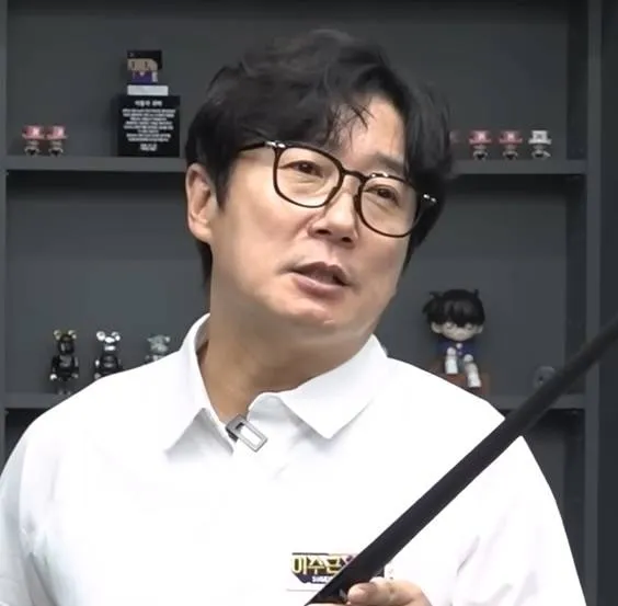 Lee Soo-geun's Hobby Kingdom: Private Billiard Hall and Office in Cheongdam-dong