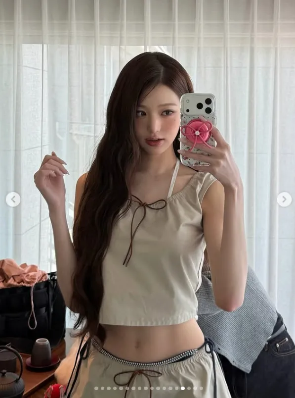 Jang Won-young gây sốt với vẻ ngoài quyến rũ trong bộ đồ cao cấp