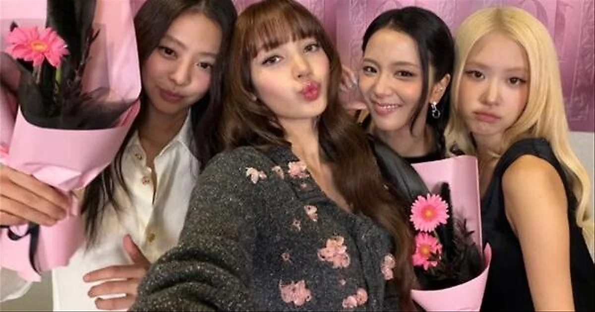 BLACKPINKデビュー10周年を巡る論争、ジス・ロゼ・リサが謝罪する一方ジェニーは？