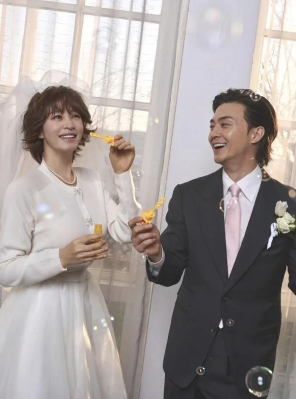 55-Year-Old Kim Hye-soo Shares Wedding Photos with Kim Ji-hoon—Wait, There's a Daughter Too?