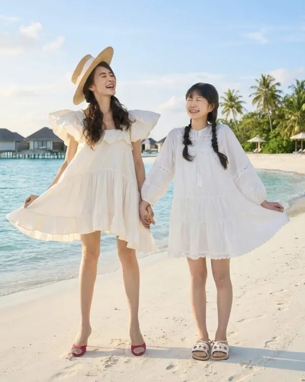 55-Year-Old Kim Hye-soo Shares Wedding Photos with Kim Ji-hoon—Wait, There's a Daughter Too?