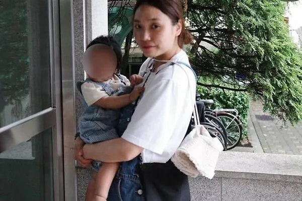 Lee Jin-ah shares life update with daughter celebrating her first birthday