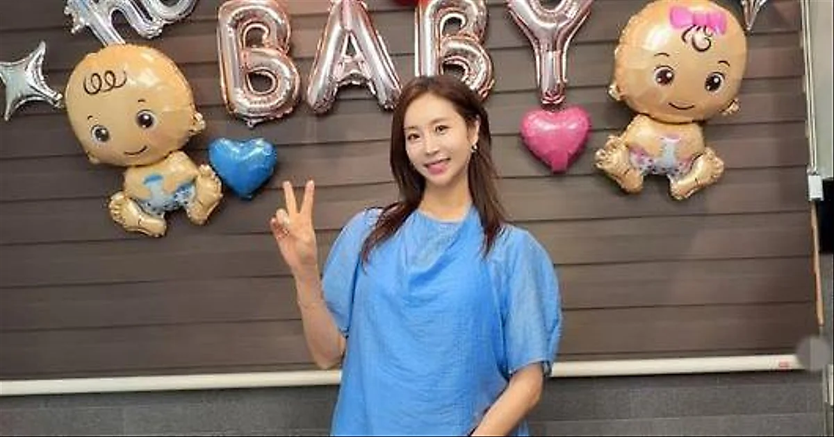 Actress Han Da-gam gives birth to first son at 46