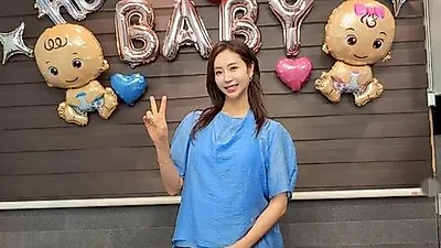 Actress Han Da-gam gives birth to first son at 46