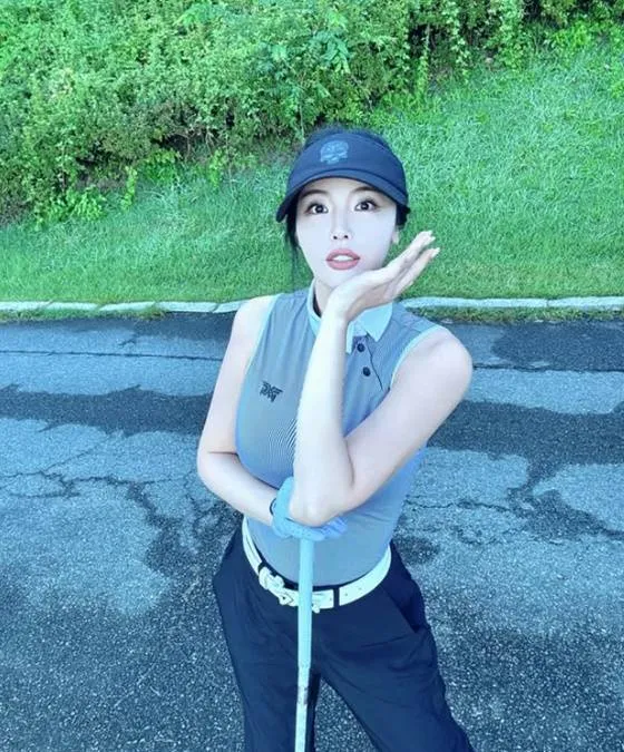 Hong Jin-young Strongly Denies Pregnancy Rumors by Appearing in Golf Wear