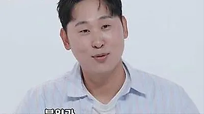 Yoon Suk-min gây bất ngờ với sở thích nuôi 50 con thằn lằn