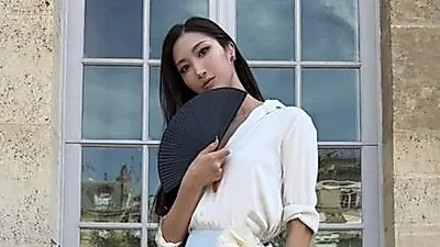 EJAE khuay dong show Dior tai Paris, fan dong ca OST 'K-Pop Demon Hunters'