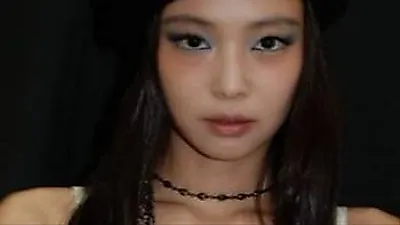 Jennie BLACKPINK gây bùng nổ tại Summer Sonic với phong cách khoe nội y táo bạo