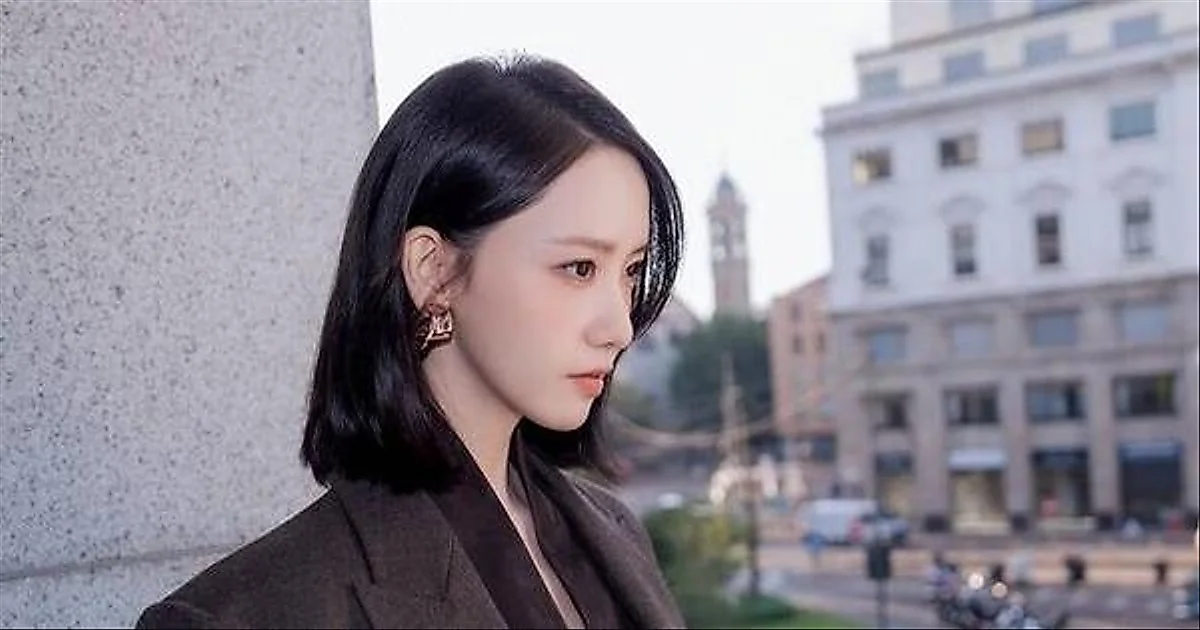 Im Yoon-ah gây ấn tượng tại Milan trong bộ suit của Max Mara