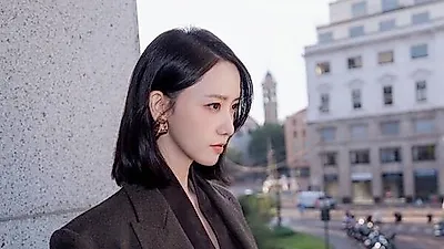 Im Yoon Ah captivates Milan in Max Mara suit