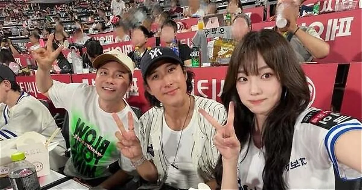 元プロ野球選手のファン・ジェギュンに変化？カン・ミナの隣でスリムな姿が話題に