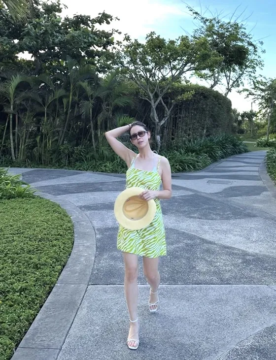 Kyung Su-jin khoe dáng quyến rũ với bikini tại Việt Nam