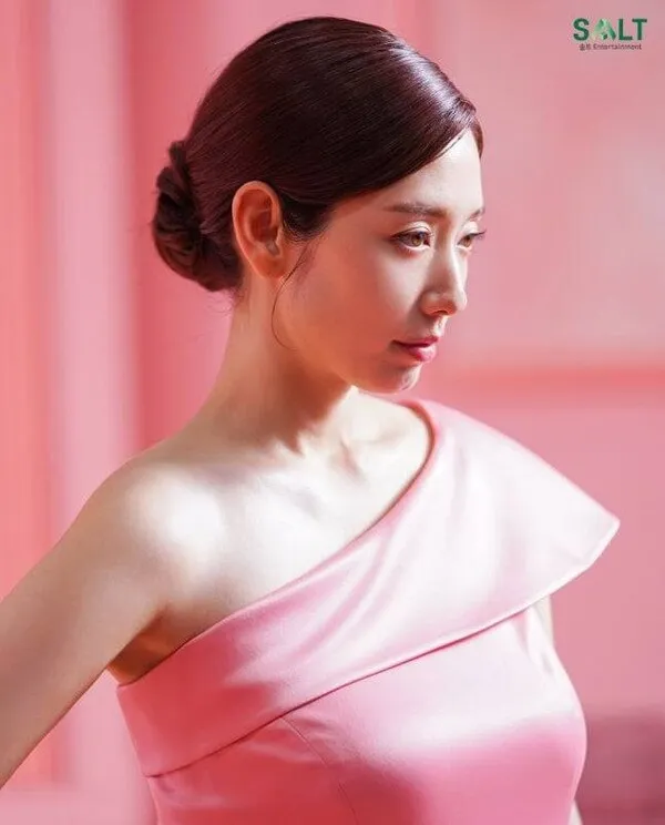 Park Shin-hye: An Angel from Heaven Who Makes You Forget She's Pregnant