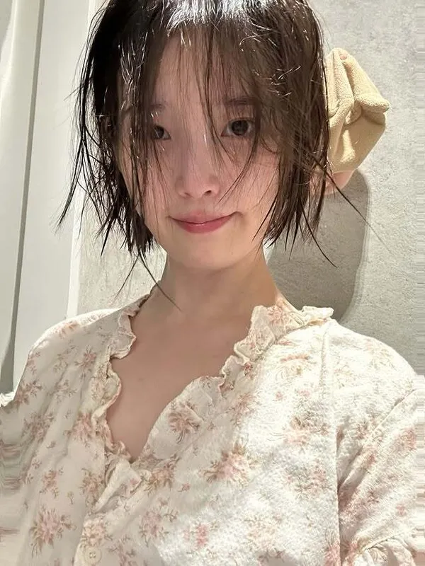 IU、すっぴんからフルメイクまで変身過程をすべて公開する自信