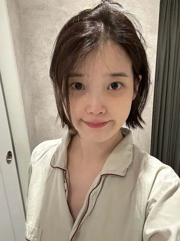 IU、すっぴんからフルメイクまで変身過程をすべて公開する自信