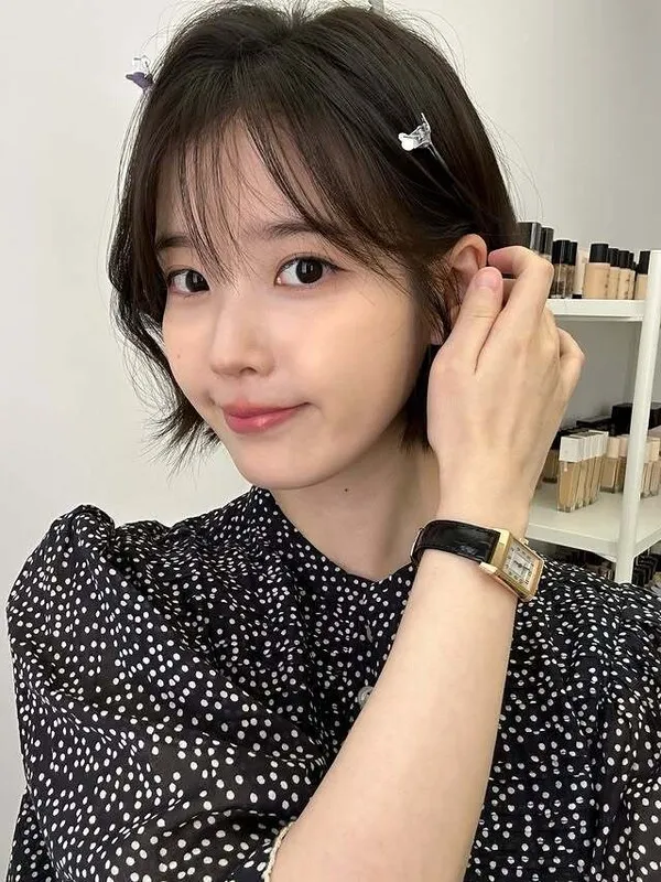 IU、すっぴんからフルメイクまで変身過程をすべて公開する自信