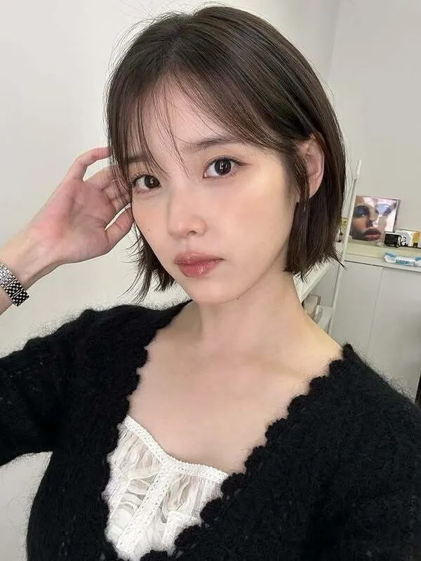 IU、すっぴんからフルメイクまで変身過程をすべて公開する自信