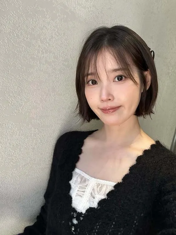 IU、すっぴんからフルメイクまで変身過程をすべて公開する自信