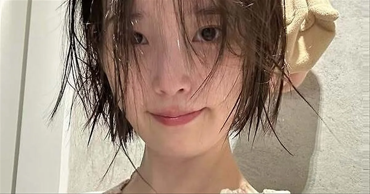 IU showcases transformation from bare face to full makeup