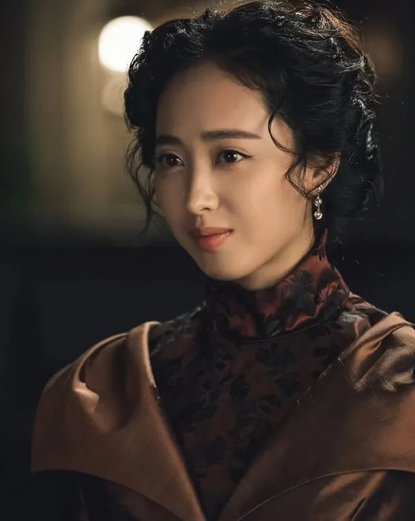 44-year-old Kim Min-jung evokes different values with Ha-young on Liberation Day—'Mr. Sunshine'