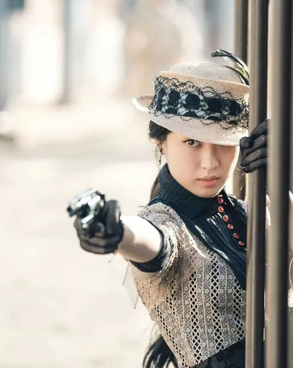 44-year-old Kim Min-jung evokes different values with Ha-young on Liberation Day—'Mr. Sunshine'