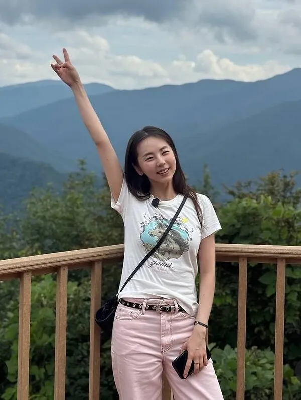 Ahn So-hee 登山后脸型变瘦，告别“包子脸”时期