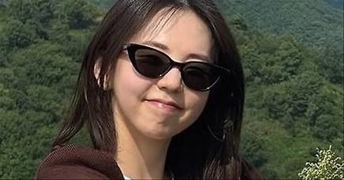 Ahn So-hee reveals natural charm during hiking trip