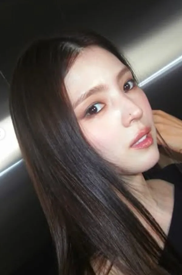 Han So-hee showcases chameleon-like transformations through makeup alone