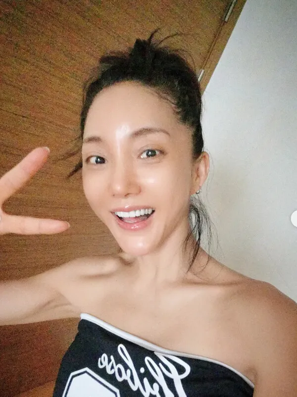歌手バダ、すっぴん公開！美貌の秘訣は「メイクよりも重要なのは…」