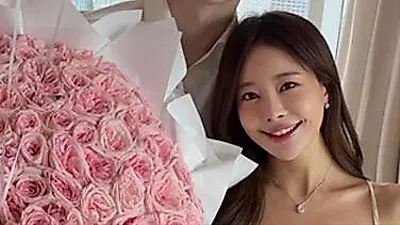 Aori sparks marriage rumors with massive bouquet from Kim Hyung-bae